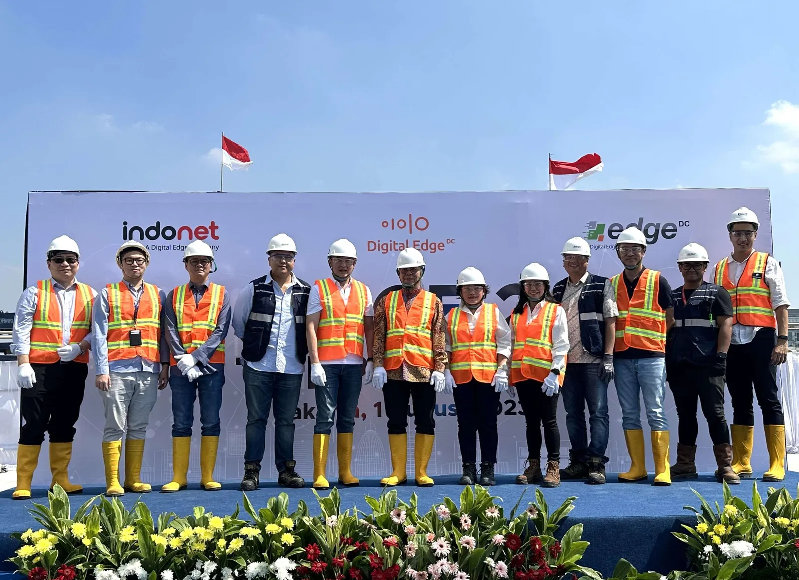 Board of Directors and Board of Commissioners at EDGE2 Topping Off Ceremony