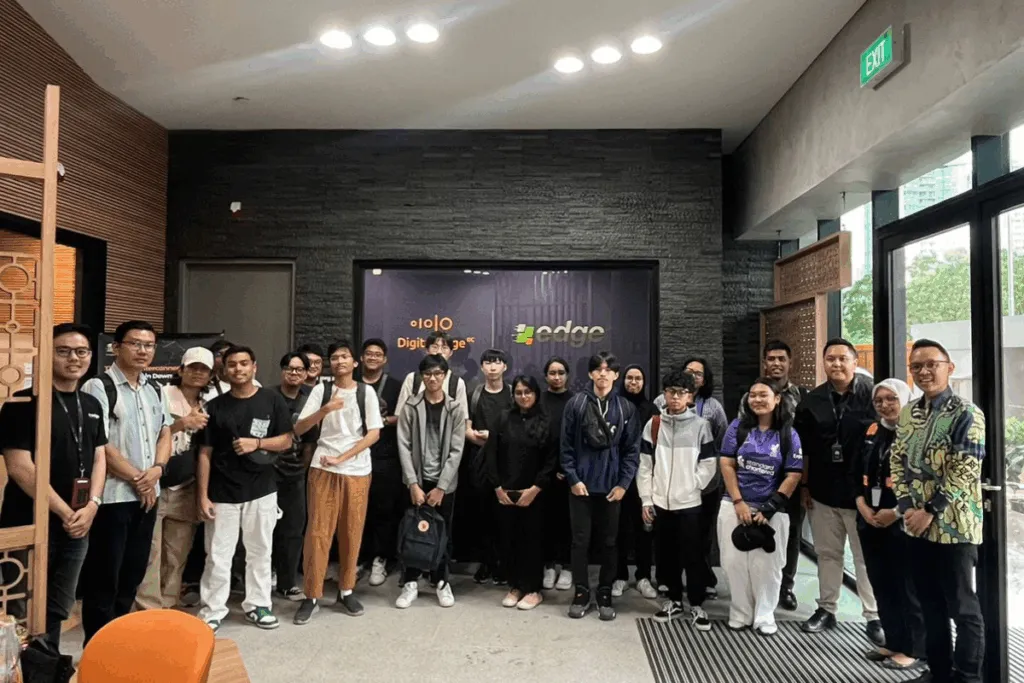 Mengembangkan Pendidikan Data Center: Digital Edge Indonesia Mengajak Pelajar ITE Singapura dengan Kunjungan ke EDGE 2