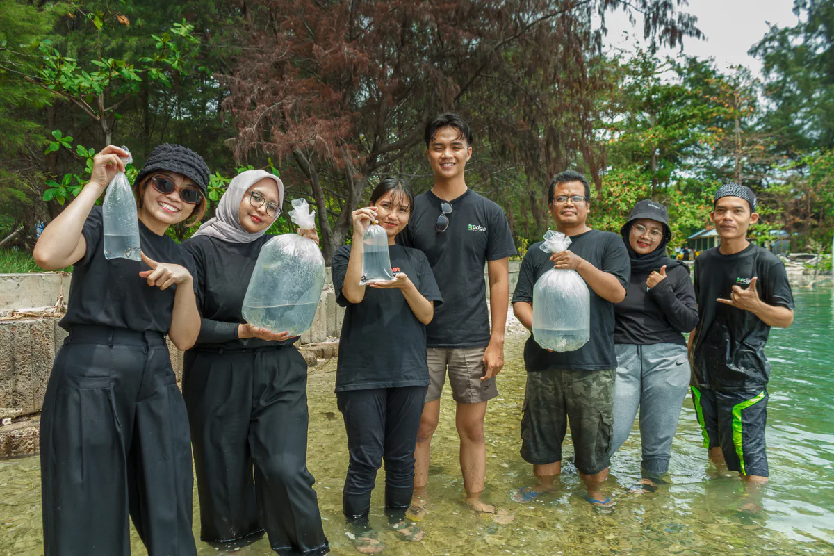 3000 Mangrove Plants for a Greener Future : Digital Edge Indonesia Celebrates World Tree Day 2024